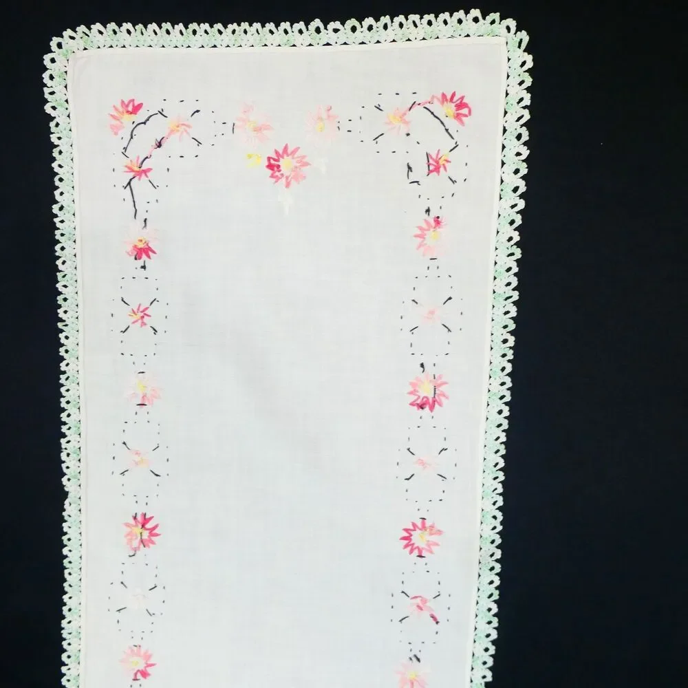 Set‎ of 4 Vintage Embroidered Linens Table Dresser Oval Rectangle Crochet Edge